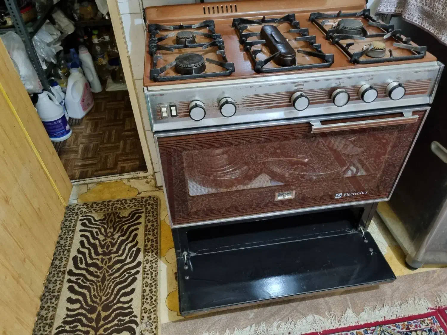 اجاق گاز فردار الکترولوکس فندک دار|اجاق گاز و لوازم برقی پخت‌وپز|شیراز, ترمینال باربری|دیوار
