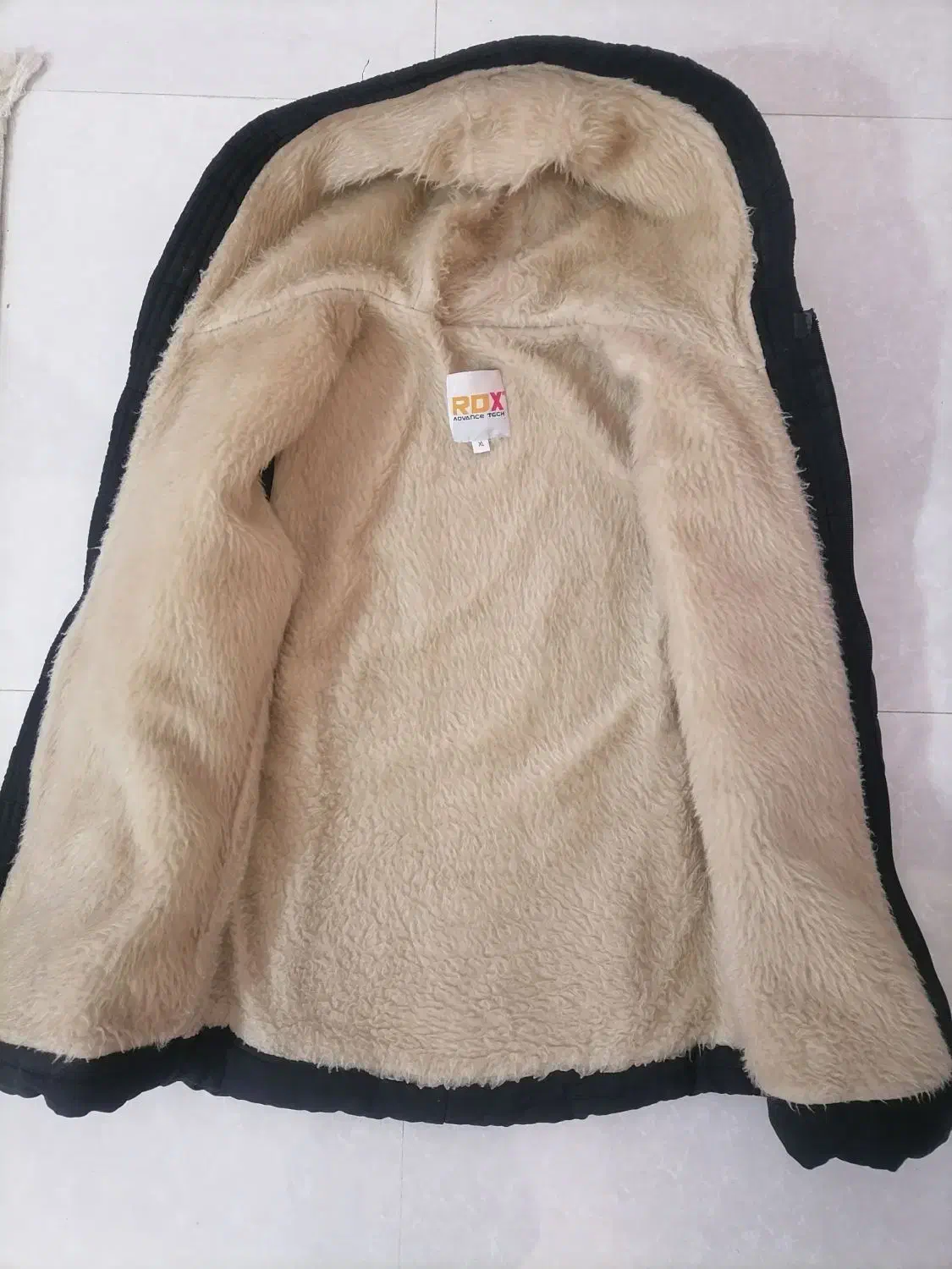 کاپشن|لباس|قم, لبچال|دیوار