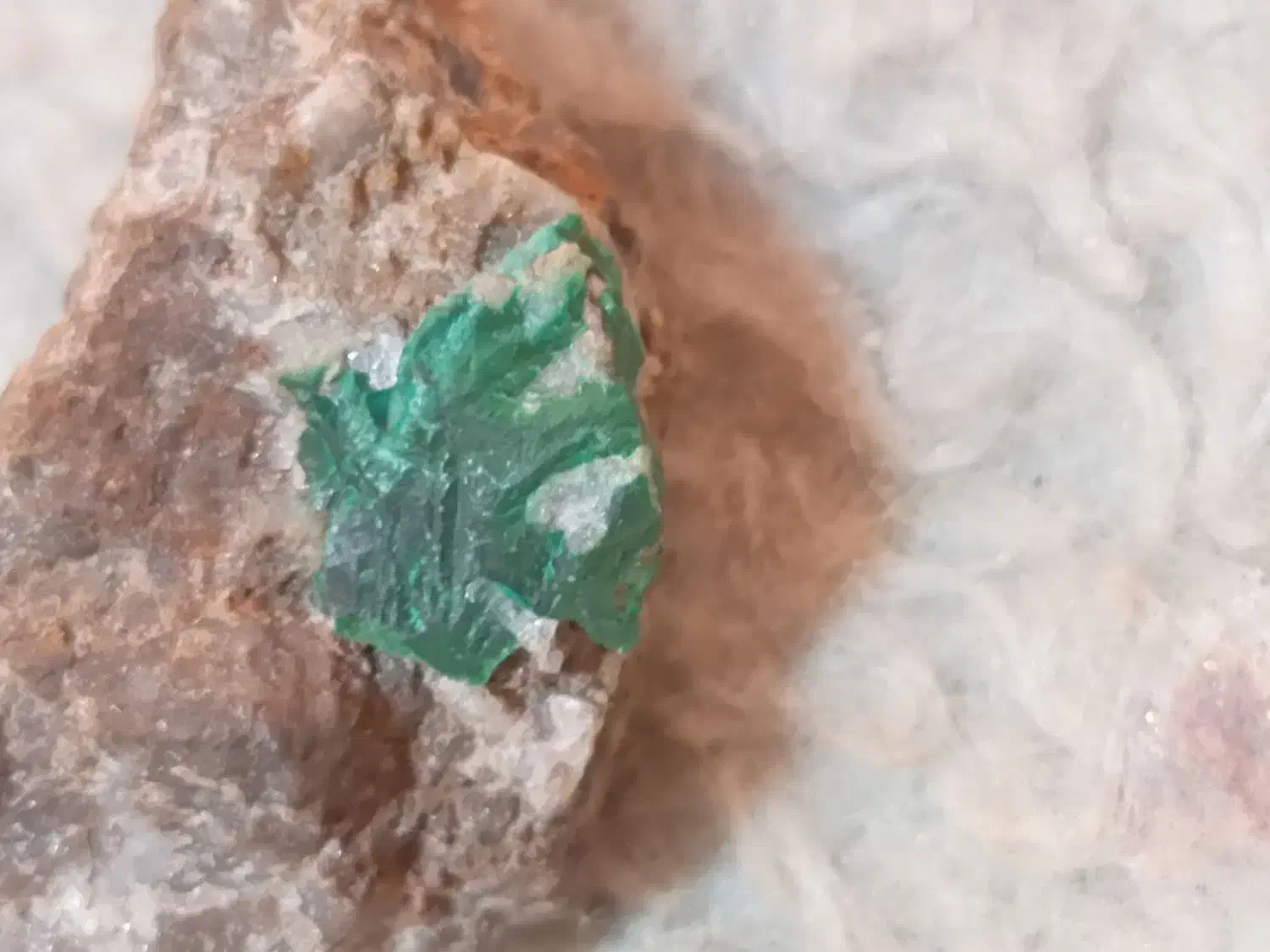 سنگ زمرد|جواهرات|شاهین‌شهر, گزبرخوار|دیوار