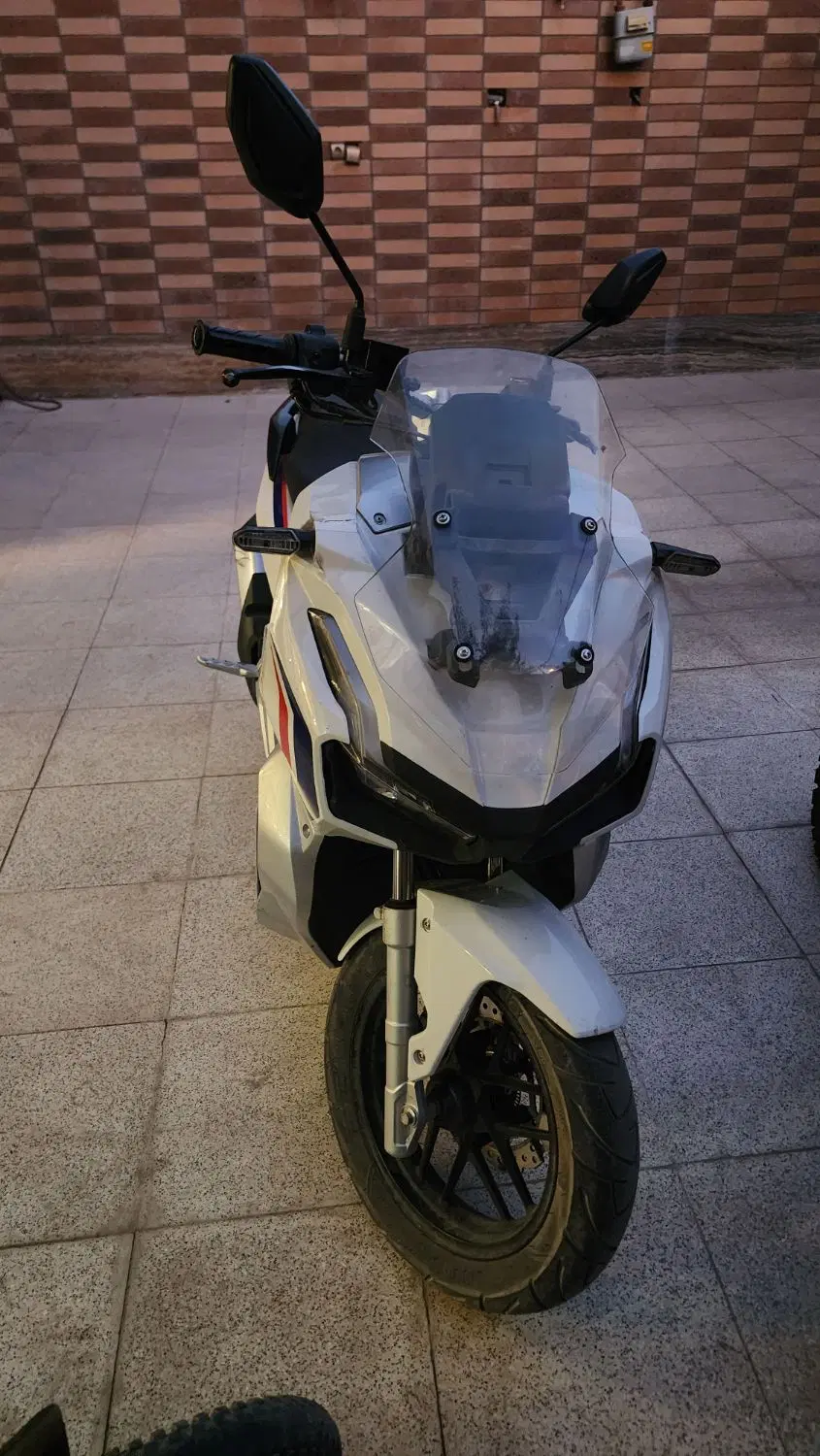 موتور adv 150 dino 402|موتورسیکلت|اصفهان, بهارستان|دیوار