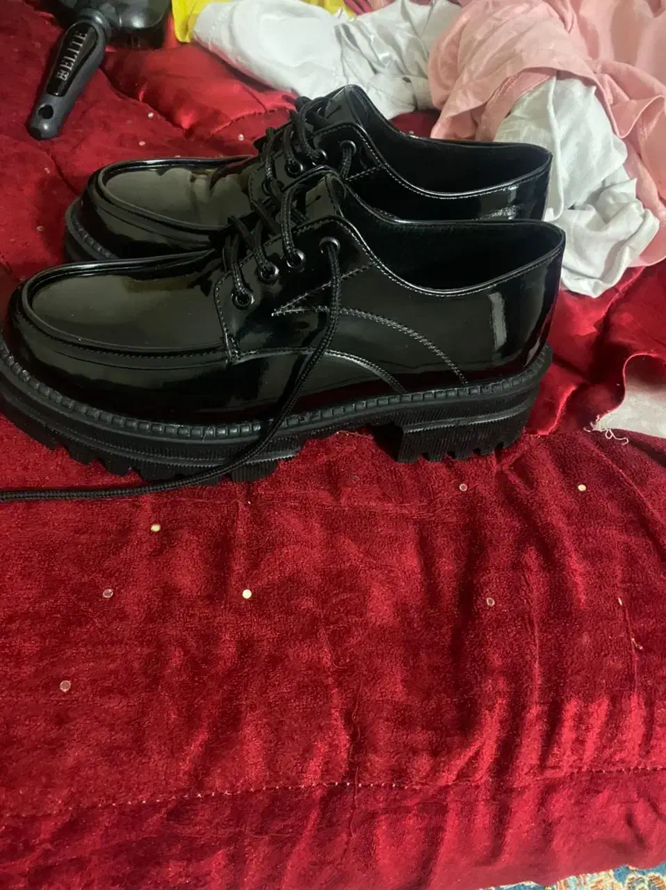 کفش|کیف، کفش، کمربند|اصفهان, خلجا|دیوار