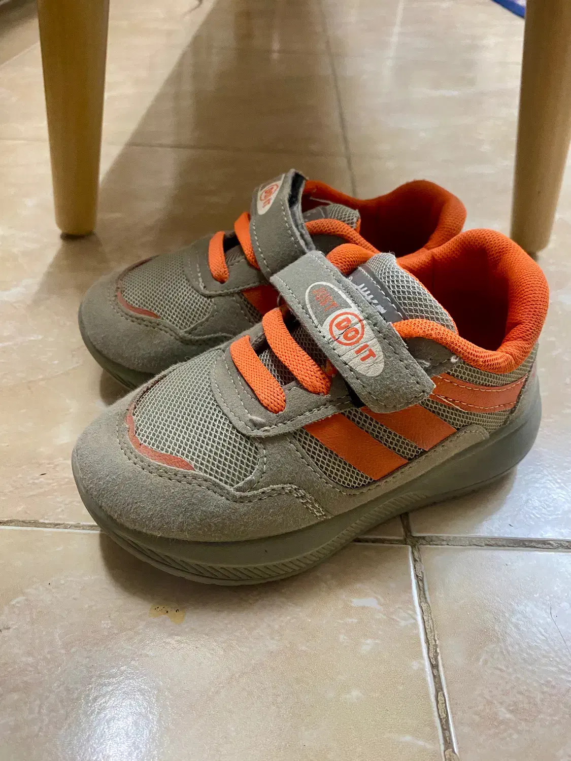 تعدادی کفش بچگانه|کفش و لباس بچه|شاهین‌شهر, خانه کارگر|دیوار