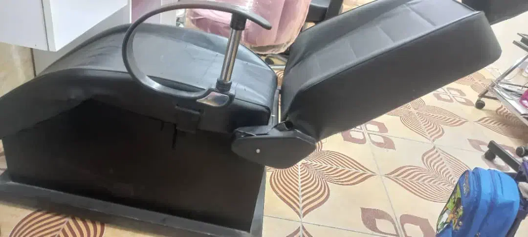 میز ناخن خارجی و صندلی اصلاح هردو نو نو|آرایشگاه و سالن‌های زیبایی|دورود, |دیوار