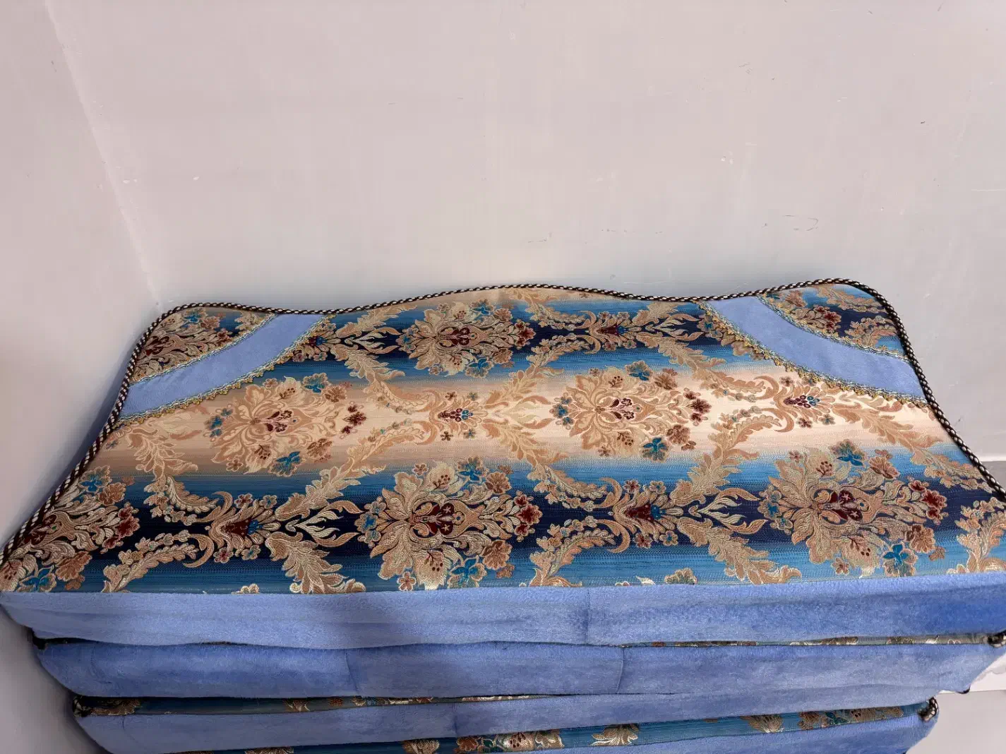 پشتی نونو|پشتی|شیراز, شهرک کوشکک|دیوار