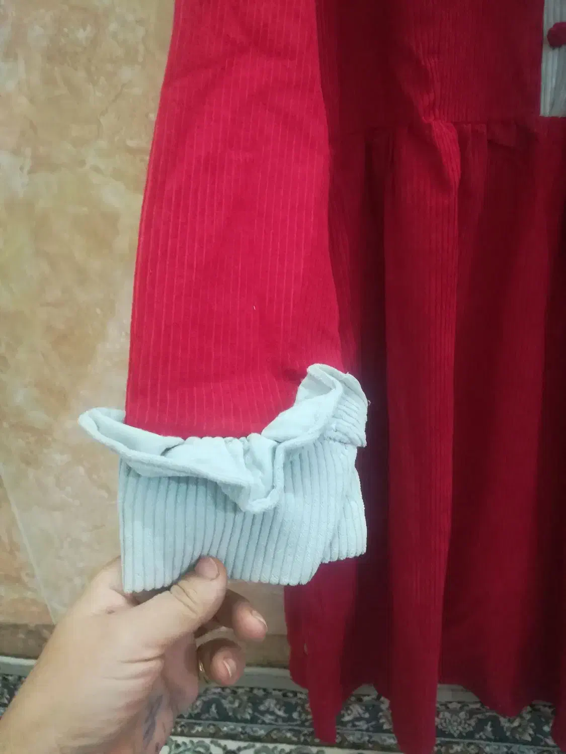 لباس کبریتی|لباس|قم, ولیعصر|دیوار