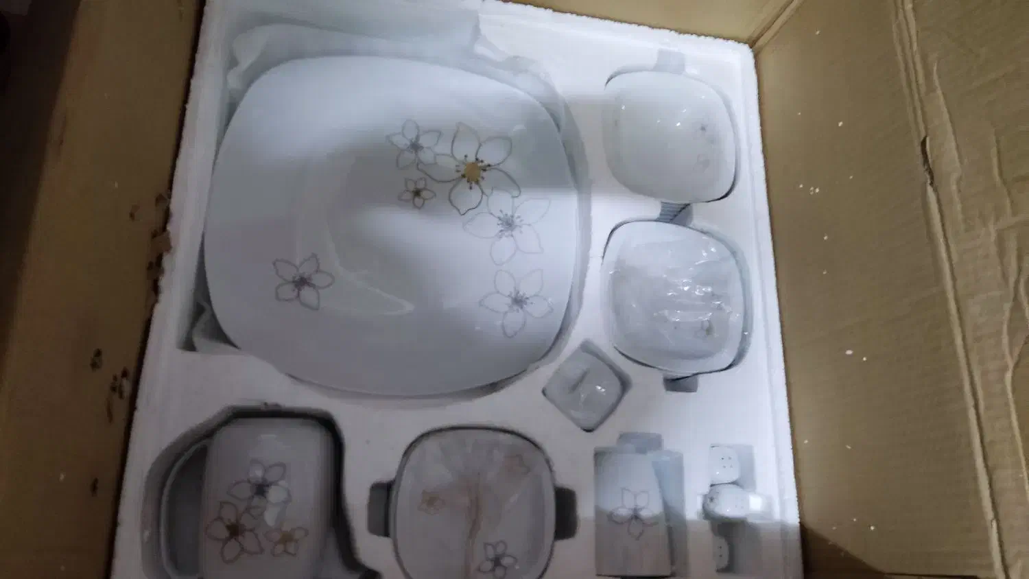 سرویس غذاخوری چینی (98پارچه)|ظروف سرو و پذیرایی|قم, زنبیل آباد|دیوار