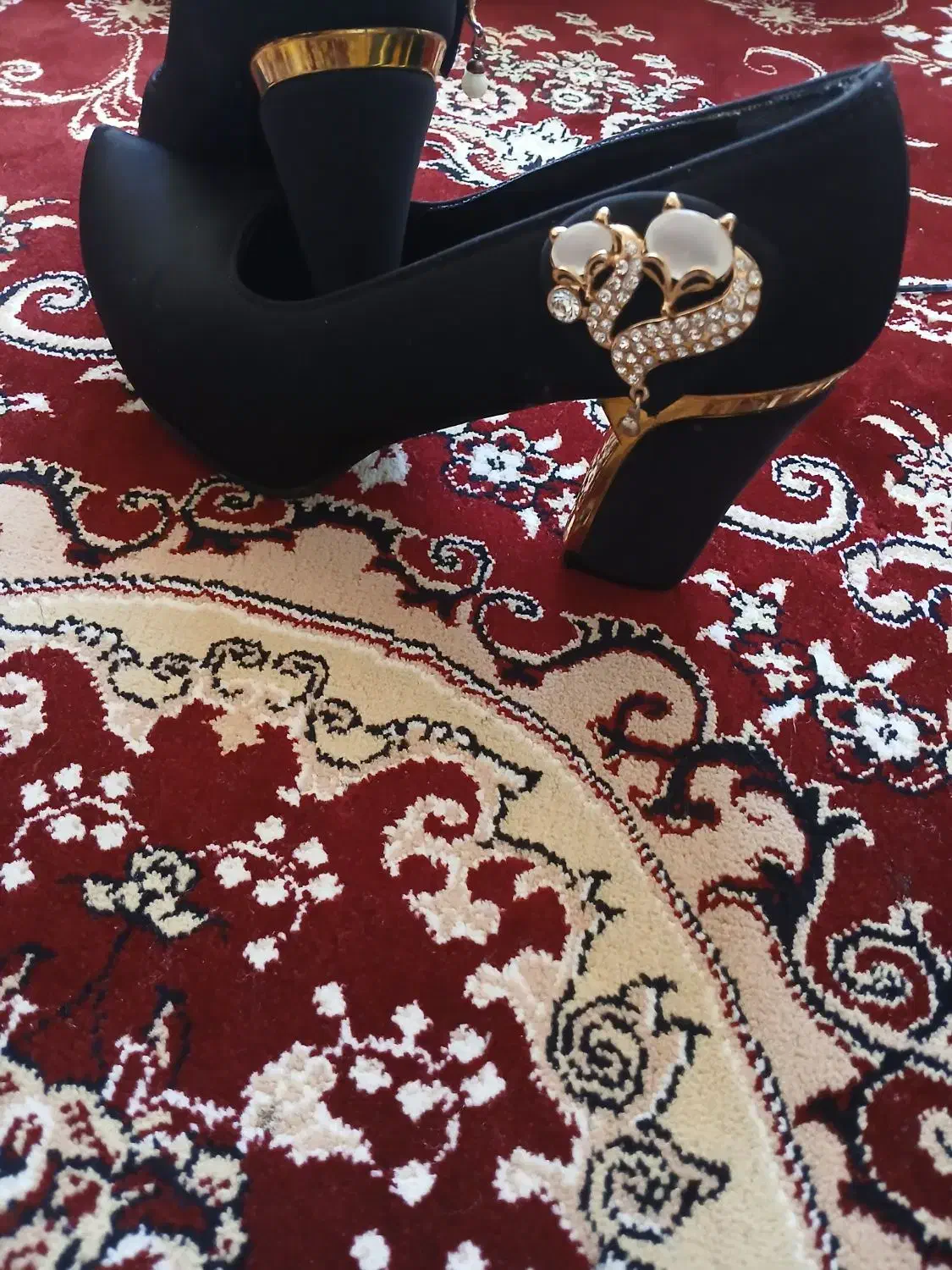 کفش مجلسی|کیف، کفش، کمربند|اسفراین, |دیوار