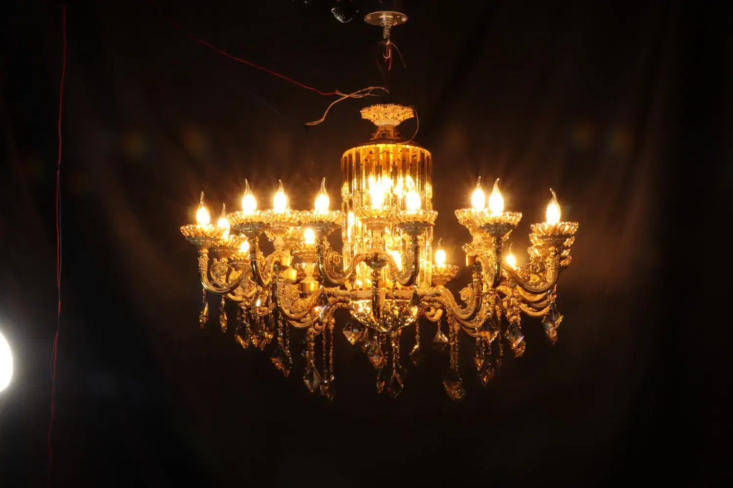 تولیدی لوستر در ارومیه(مدرن و برنزی سنگین و سبک)|لوستر و چراغ آویز|ارومیه, |دیوار