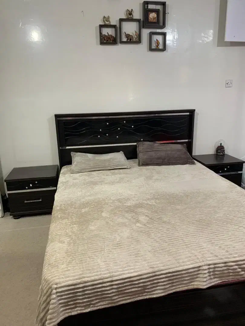 تخت خواب|تخت و سرویس خواب|دوگنبدان, |دیوار