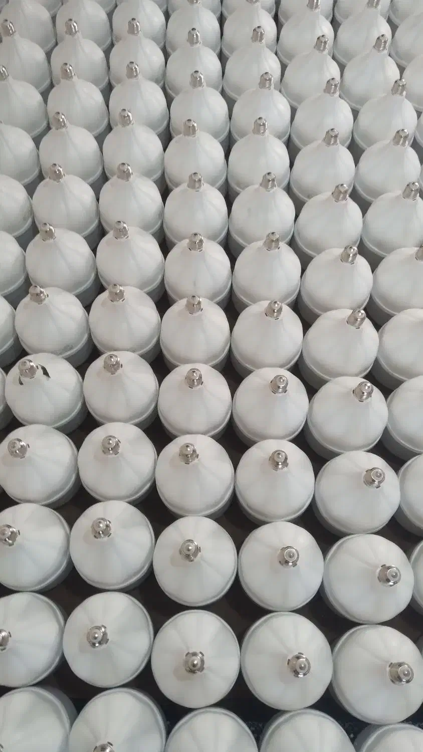 لامپ ۶۰وات نورسفید|لامپ و چراغ|همدان, |دیوار