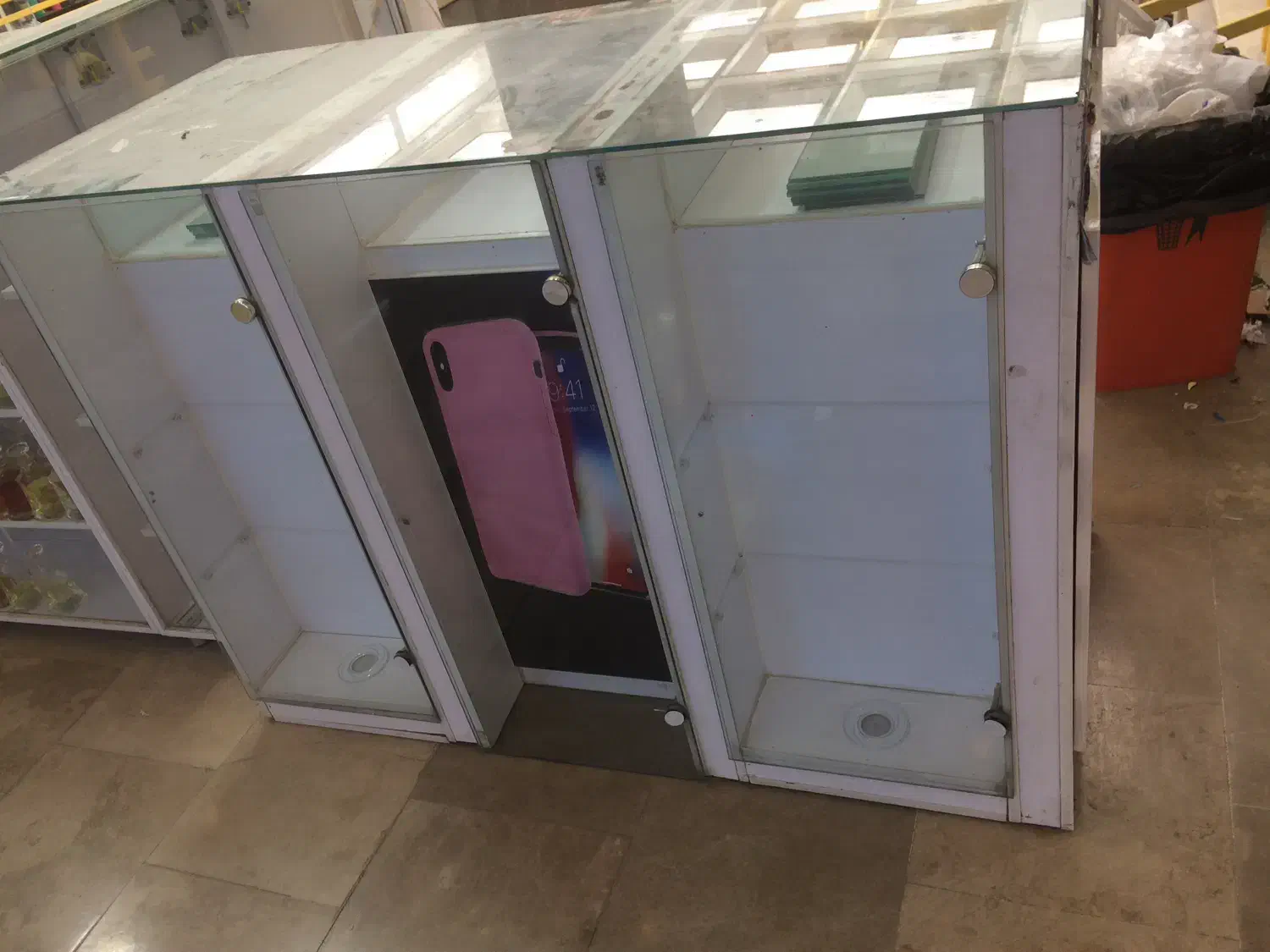 ویترین مغازه موبایلی|فروشگاه و مغازه|شاهینشهر, فردوسی|دیوار