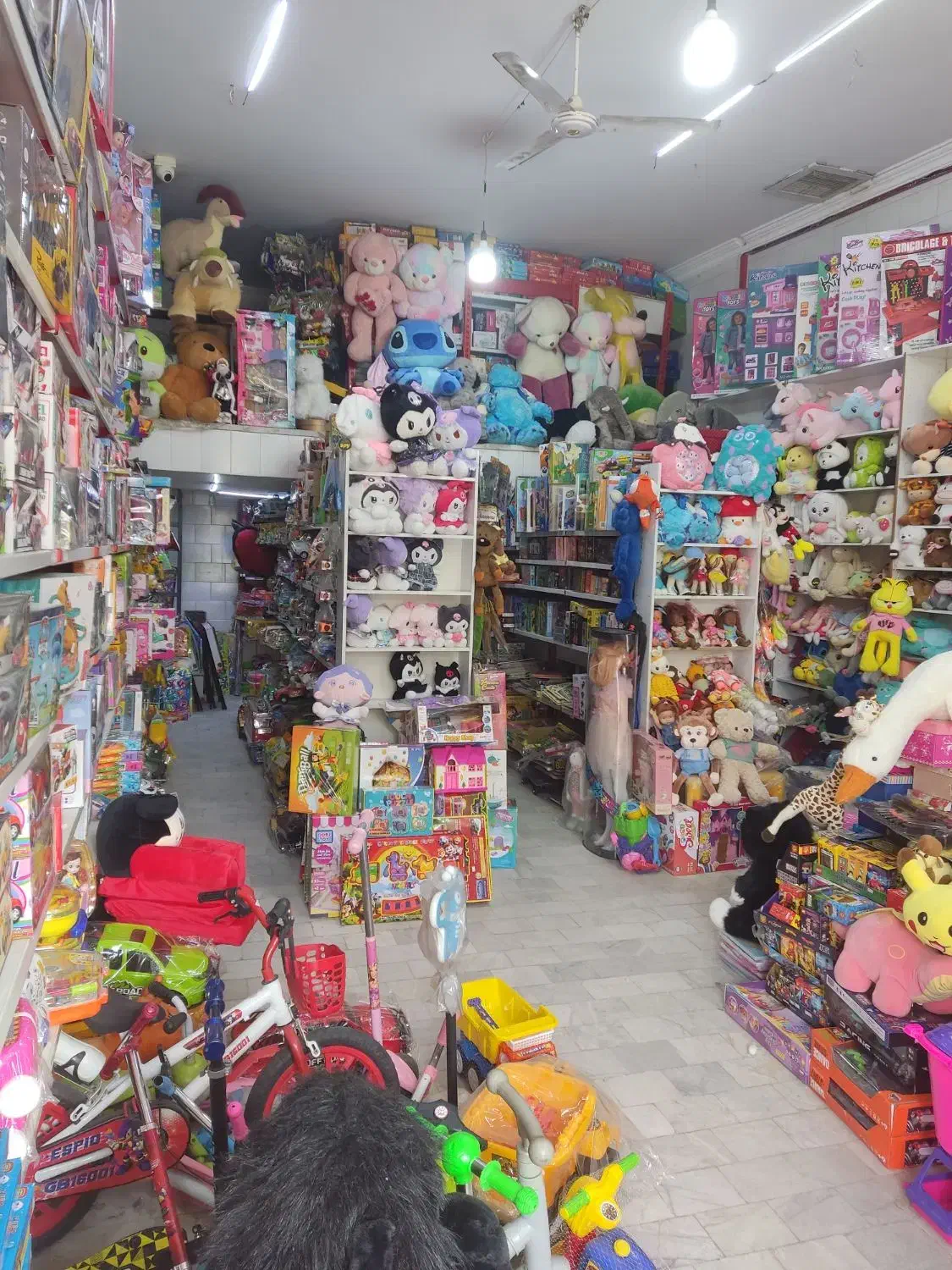 استخدام فروشنده برای مغازه اسباب بازی فروشی|استخدام خدمات فروشگاه و رستوران|حمیدیا, |دیوار