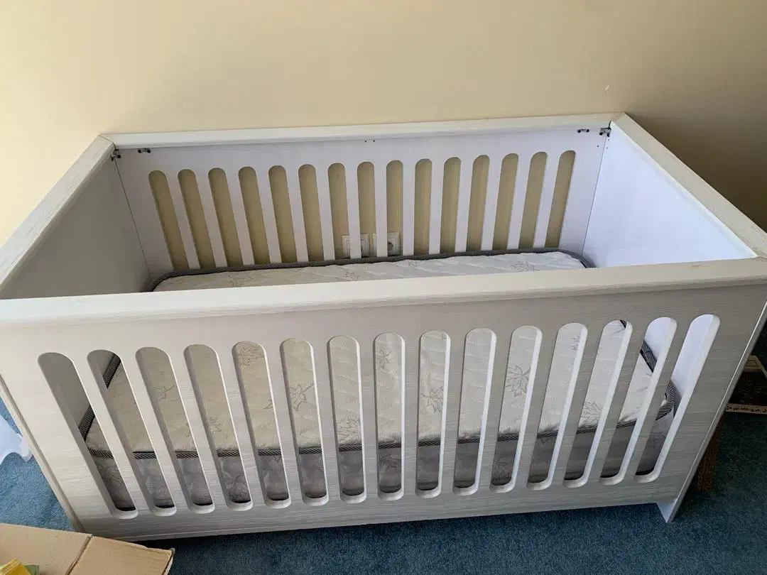 تخت نوزادی|تخت و صندلی بچه|شاهینشهر, حافظ شمالی|دیوار