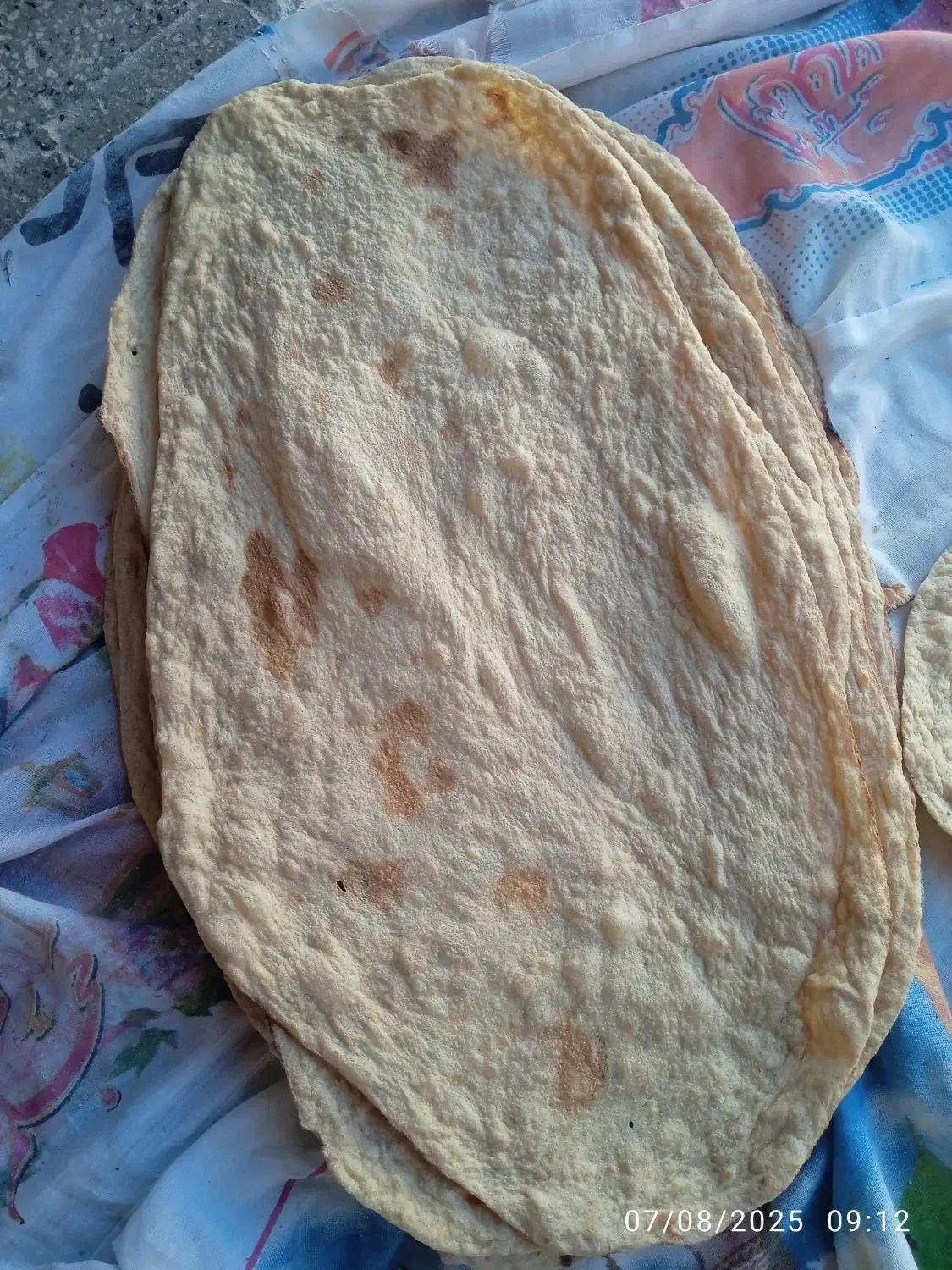 نان خانگی کاملا بهداشتی با آرد سفید و دیم|خوردنی و آشامیدنی|نیشابور, ابراهیم ادهم|دیوار
