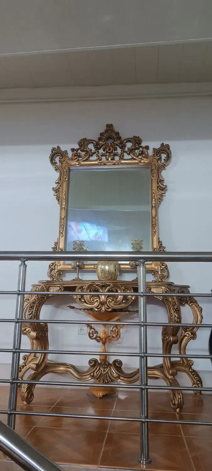 آینه و میز|بوفه، ویترین، کنسول|میانه, |دیوار