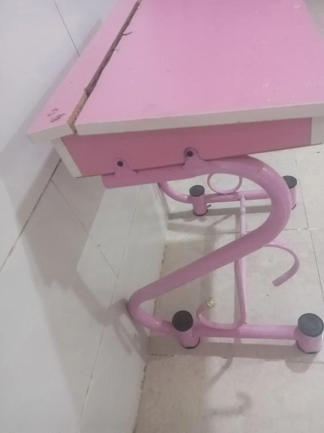 میز|میز تحریر و کامپیوتر|اشکذر, |دیوار