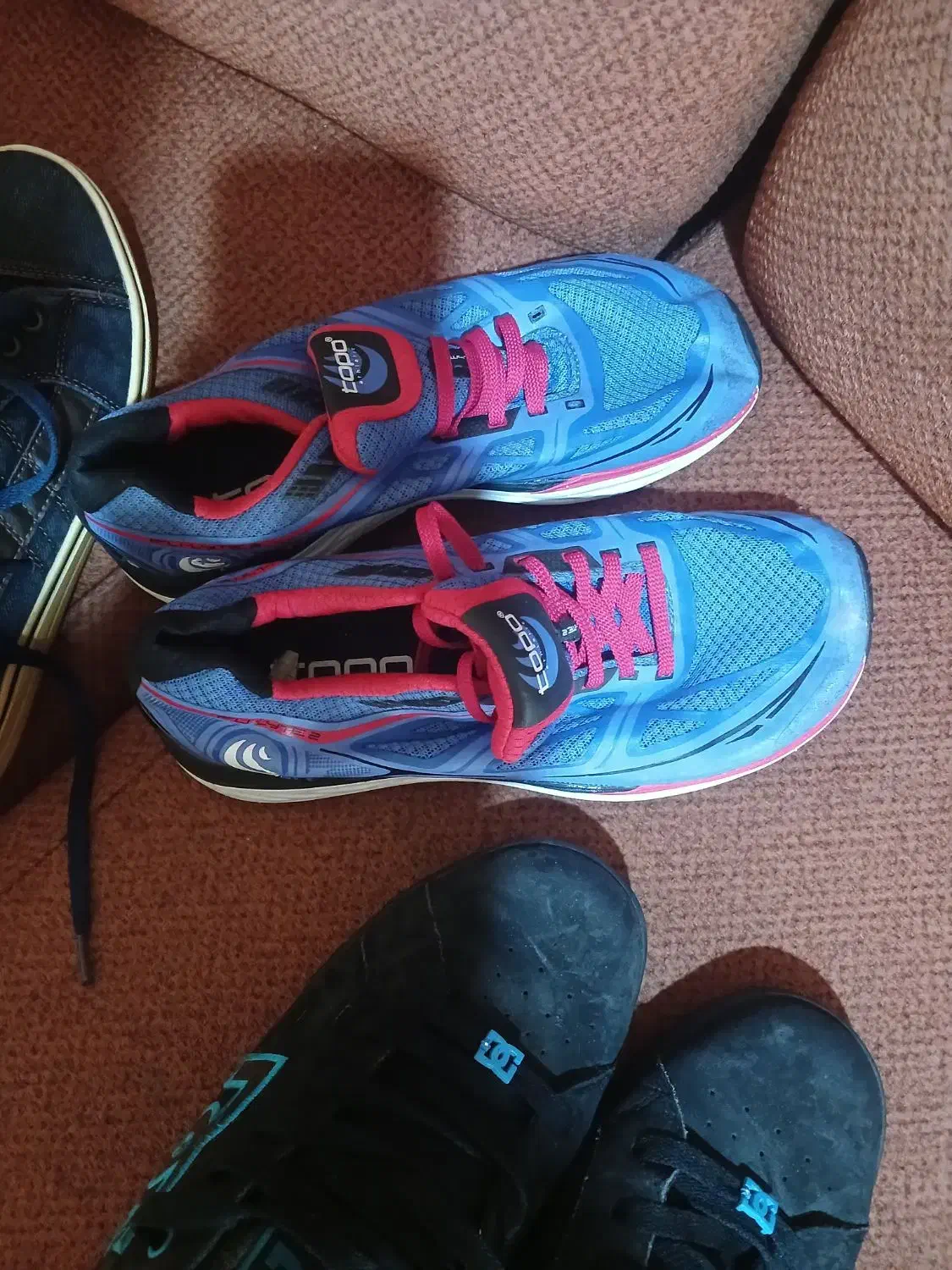 تعدادی کفش اسپورت درحدنواصلاپوشیده نشده'|کیف، کفش، کمربند|پردیس, فاز ۳|دیوار