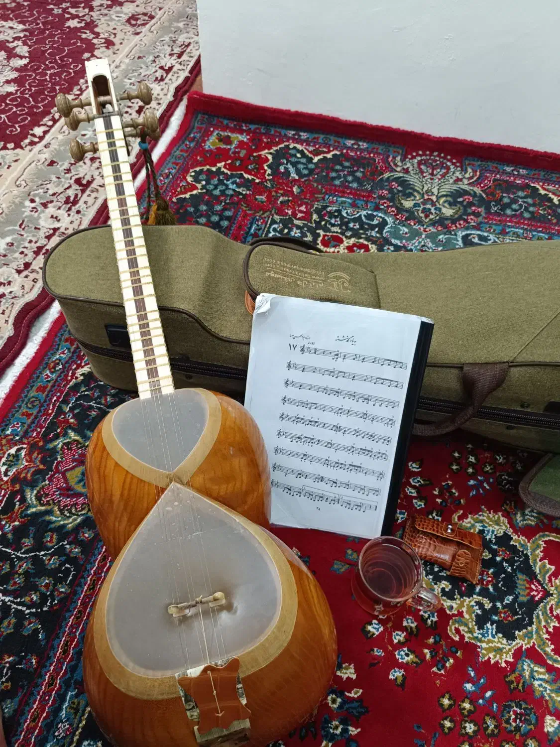 تار ویژه حمیدی|سازهای سنتی|قدس, شهر‌قدس|دیوار