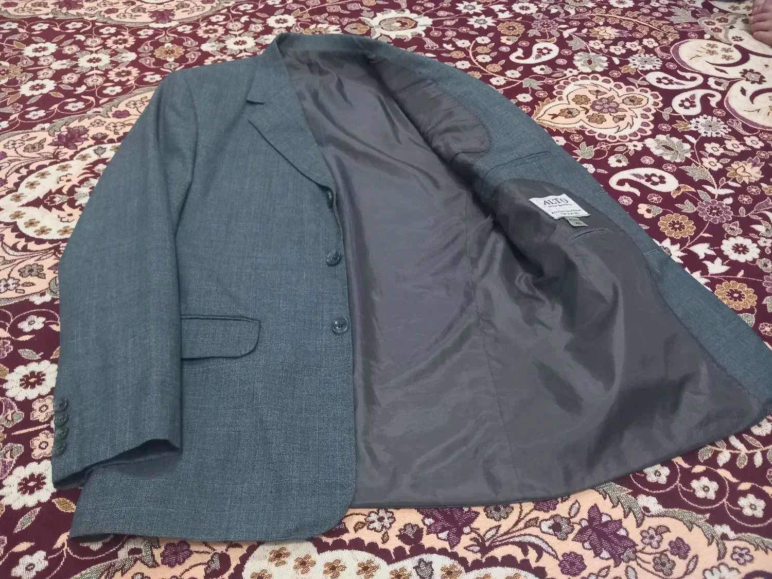 کت تک نو نو نو|لباس|آستانه اشرفیه, |دیوار