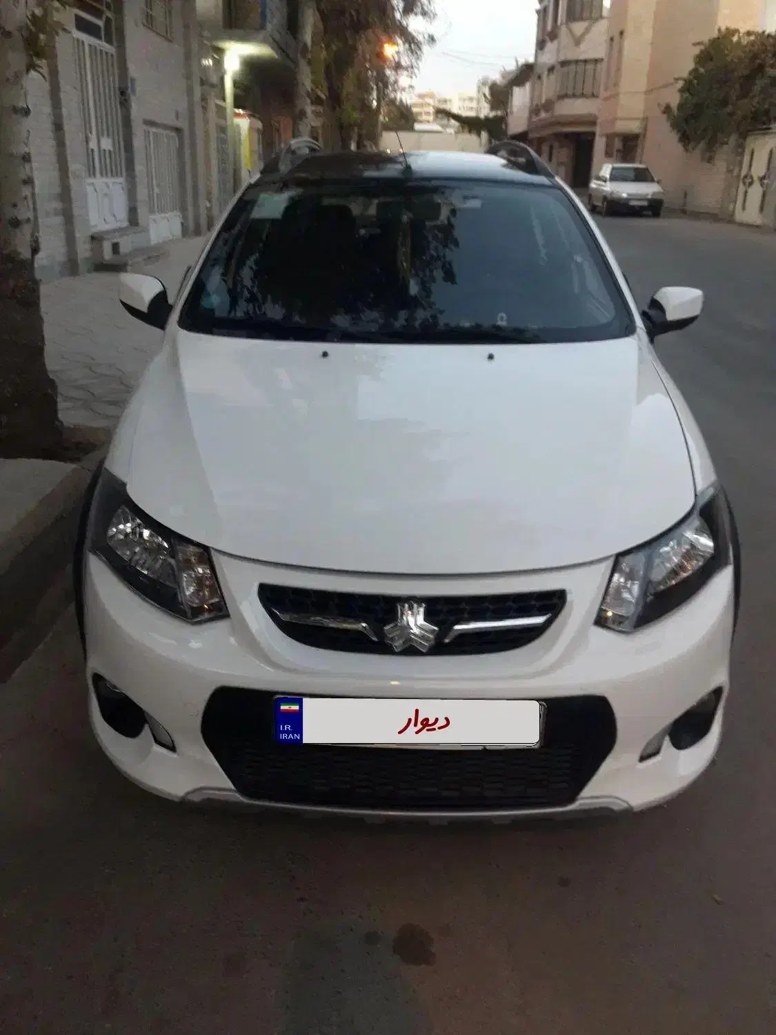 کوئیک R سفید مشکی|خودرو سواری و وانت|بروجرد, |دیوار