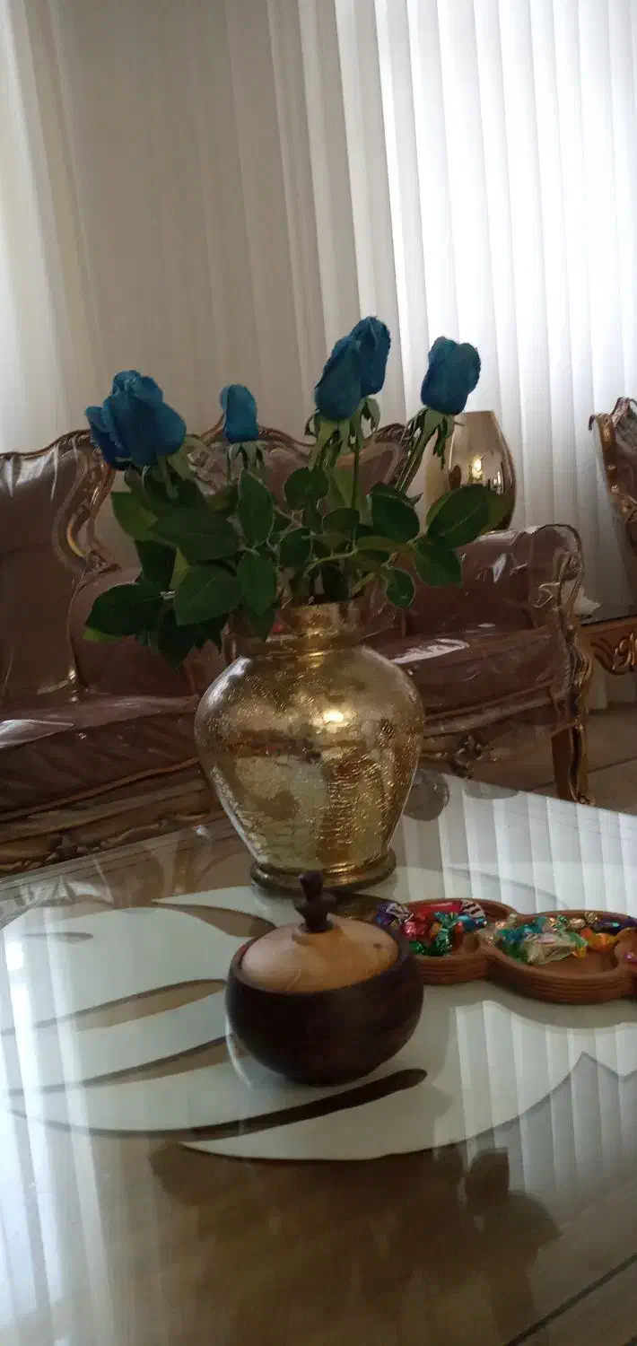 گل و گلدان ۳۰۰۰۰۰ هزار تومان|گل مصنوعی|اراک, |دیوار