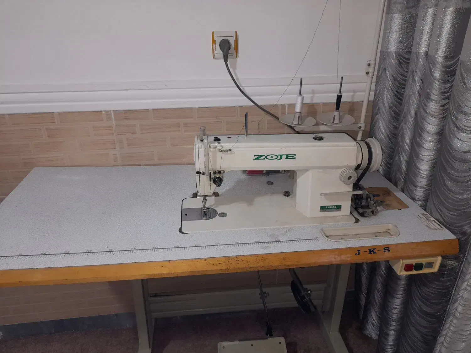 چرخ خیاطی راسته دوز|ماشین‌آلات صنعتی|بهار, |دیوار