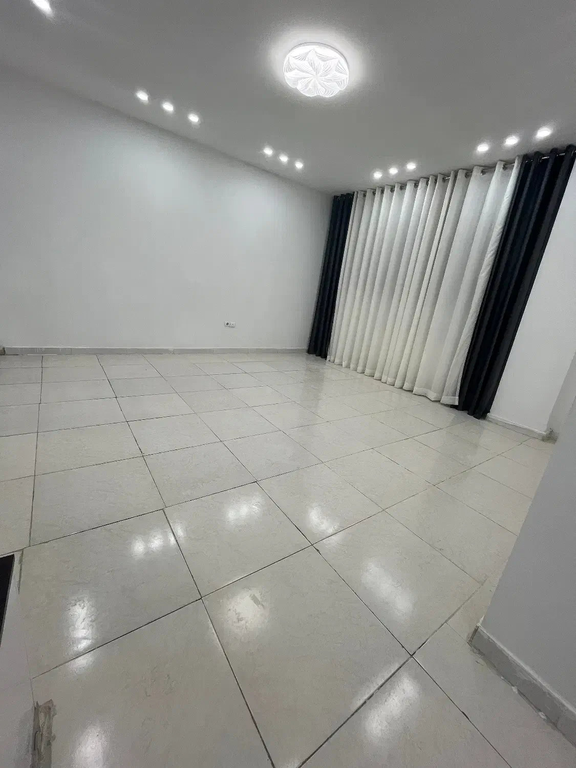 فروش در تمام مسکن مهرای صدرا فاز یک دو|فروش آپارتمان|صدرا-فارس, فاز ۱|دیوار