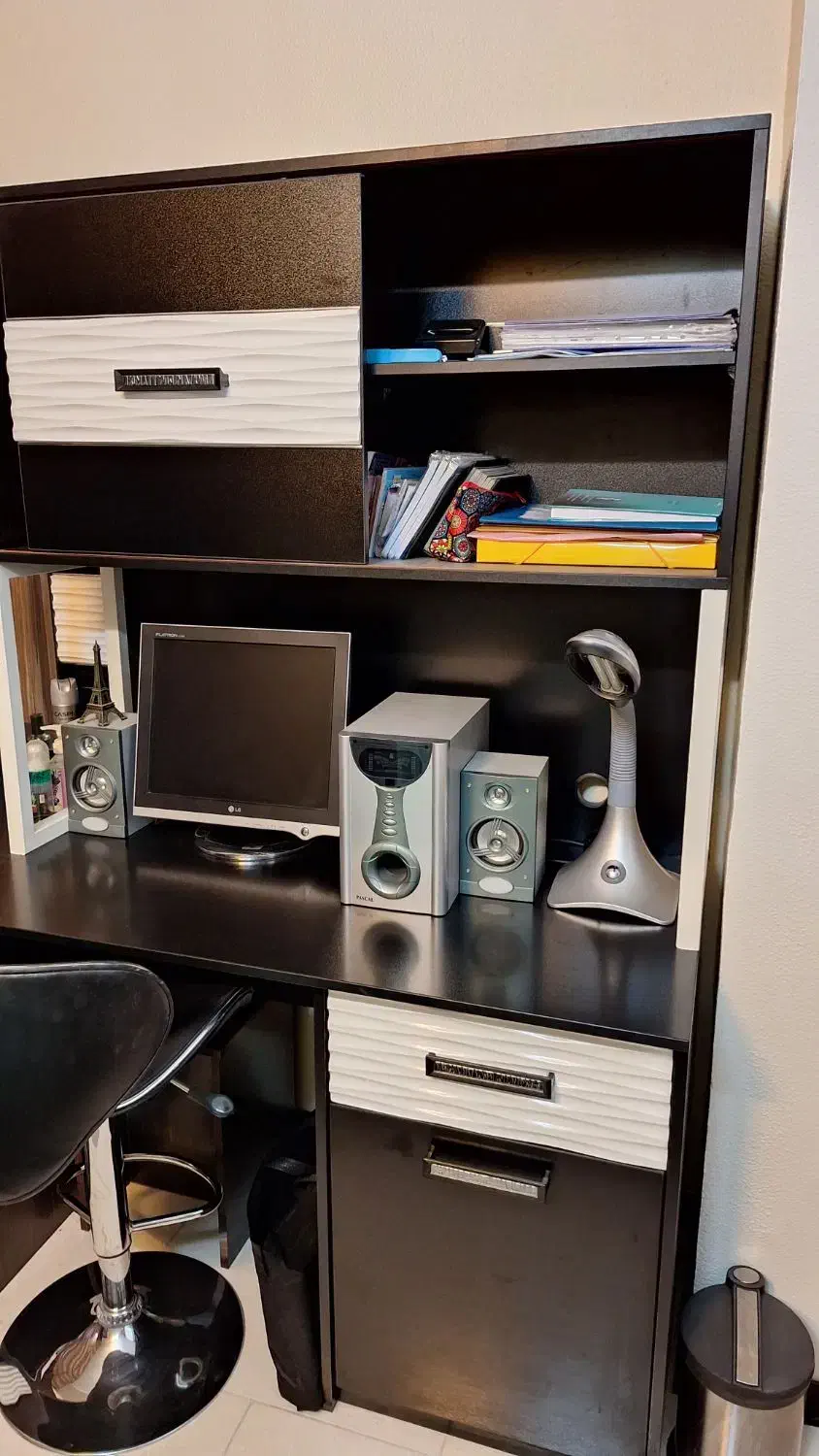 میز کامپیوتر و تحریر|میز تحریر و کامپیوتر|شاهین‌شهر, خانه کارگر|دیوار