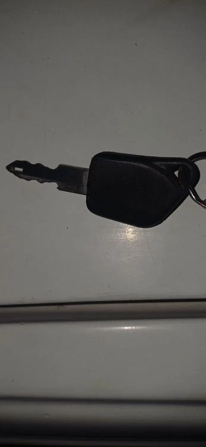 یک عدد سویچ سمند رویش یک فلش|اشیا|زارچ, |دیوار