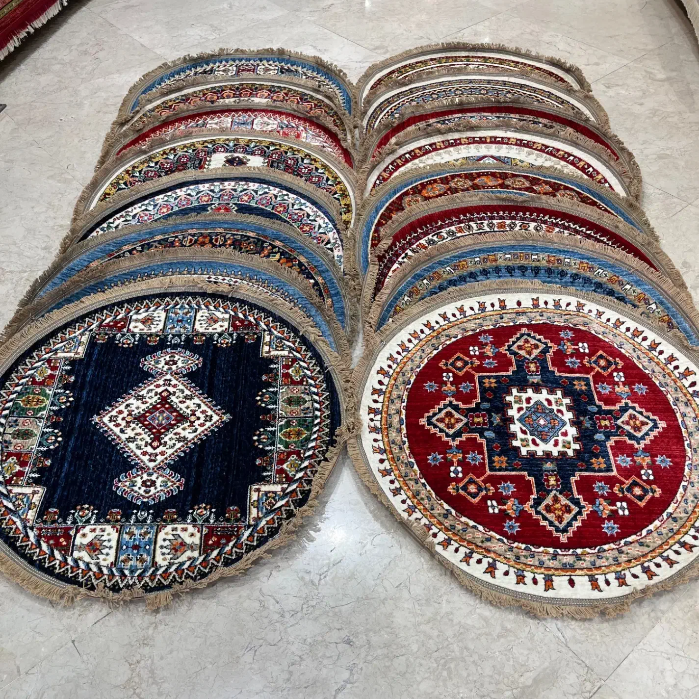 ** قالیچه گرد قطر سنتی **|فرش|گلبهار, شهر جدید گلبهار|دیوار