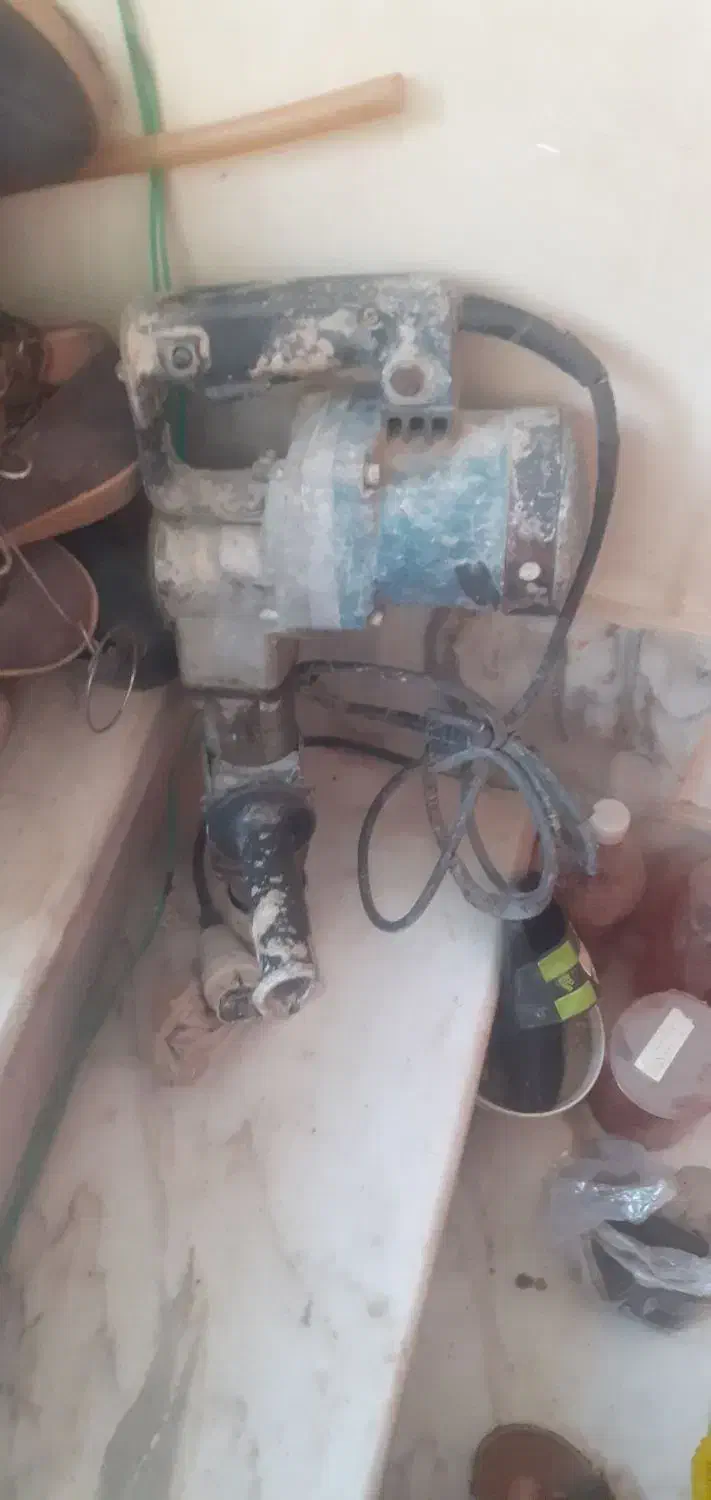 بالابر|ابزارآلات|رباطکریم, کیکاور|دیوار