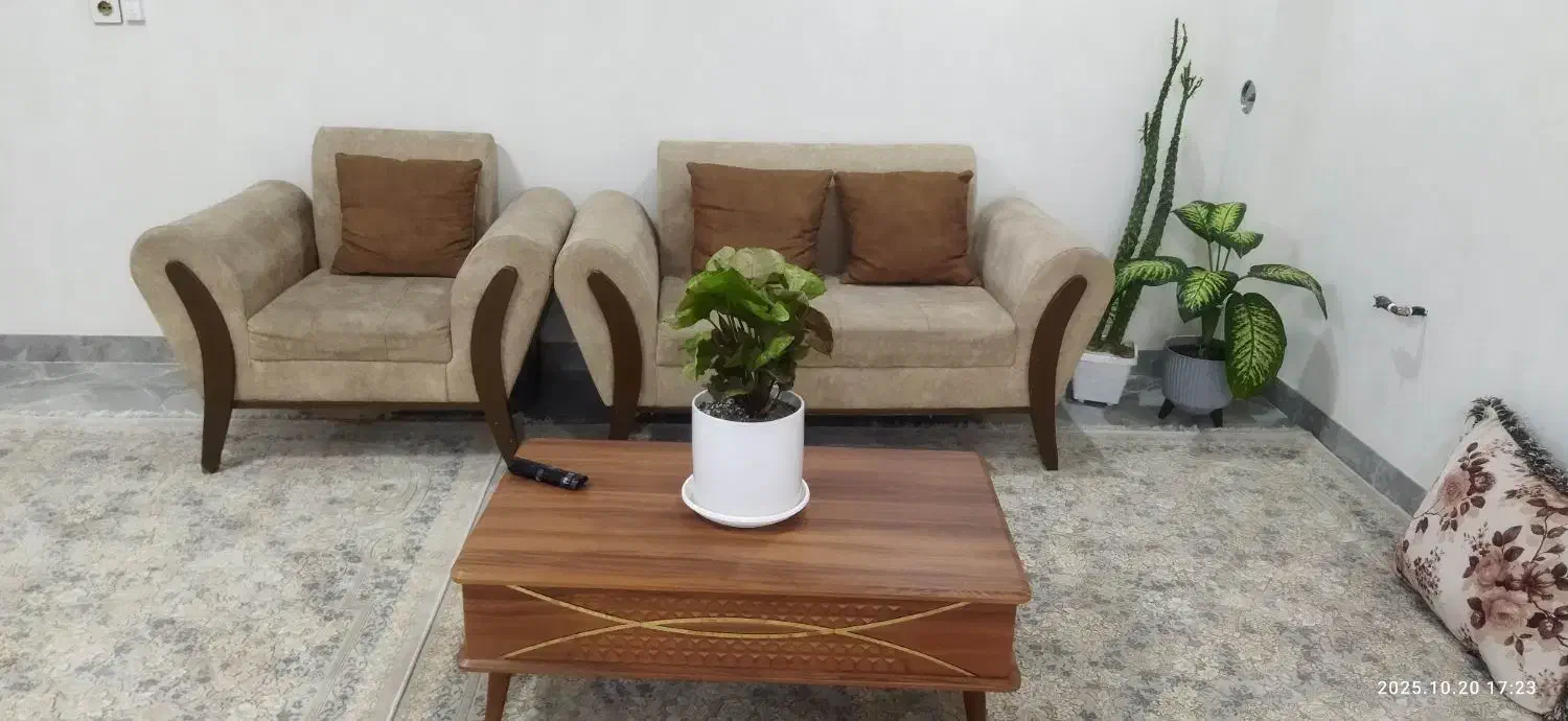 مبل کارکرده تمیز|مبلمان خانگی و میز عسلی|کوهمره, |دیوار