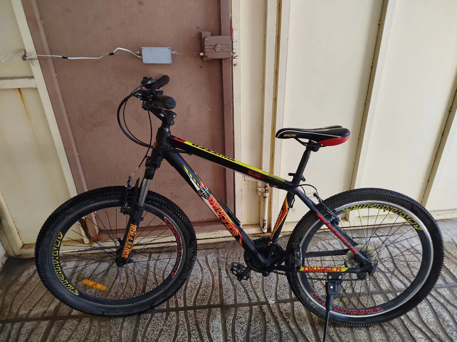 دوچرخه|دوچرخه، اسکیت، اسکوتر|بافت, |دیوار