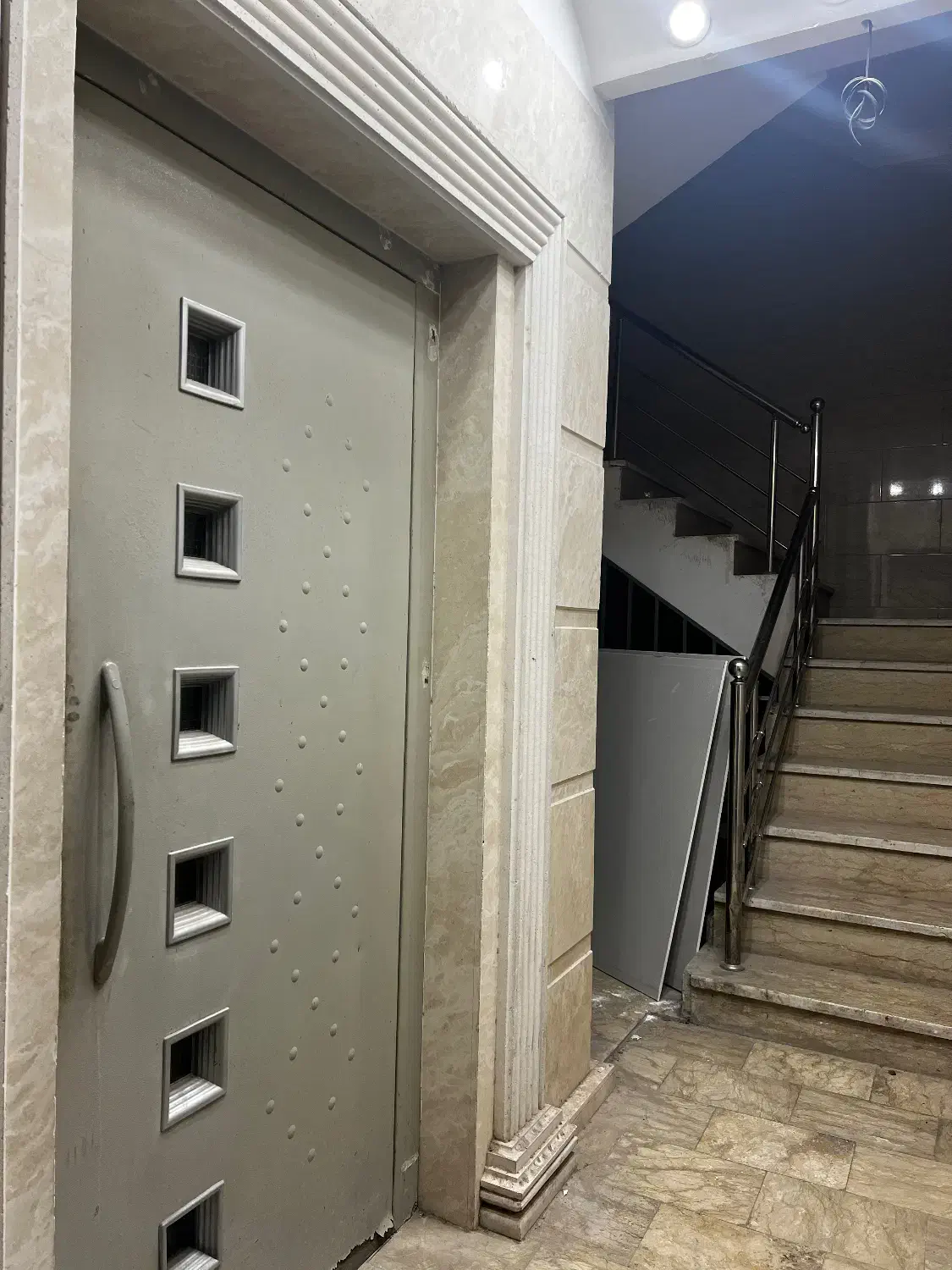 فروش فلت۱۴۰متری تجاری گلشهر بردانشگاه|فروش دفتر کار، اتاق اداری، مطب|بندرعباس, |دیوار