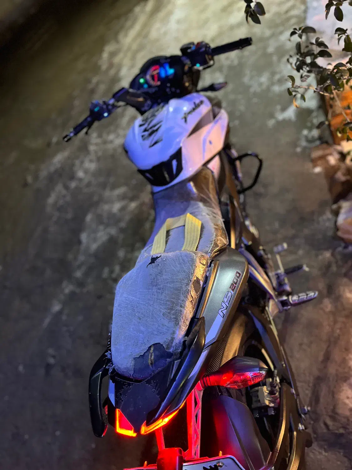 Ns 200|موتورسیکلت|دماوند, دماوند|دیوار