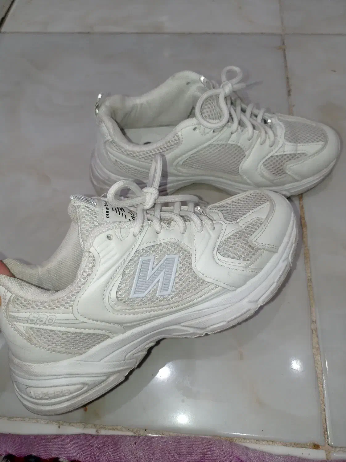 کفش نیوبالانس|کیف، کفش، کمربند|مسجد سلیمان, |دیوار