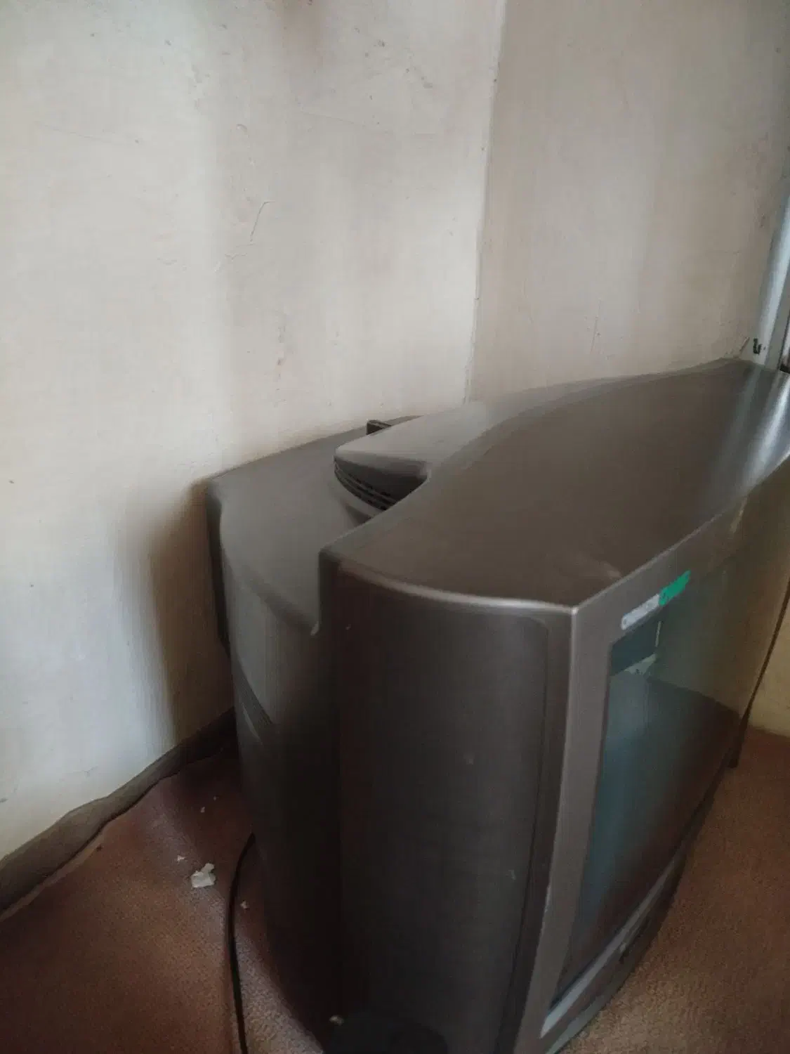 تلویزیون|تلویزیون و پروژکتور|نقده, |دیوار