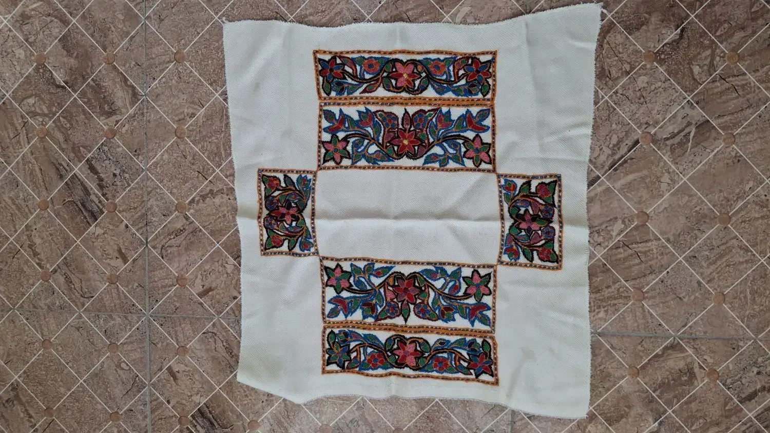 دو عدد پته متکا تخت دونفره و پته دستمال کاغذی|صنایع دستی و سایر لوازم تزئینی|کرمان, |دیوار