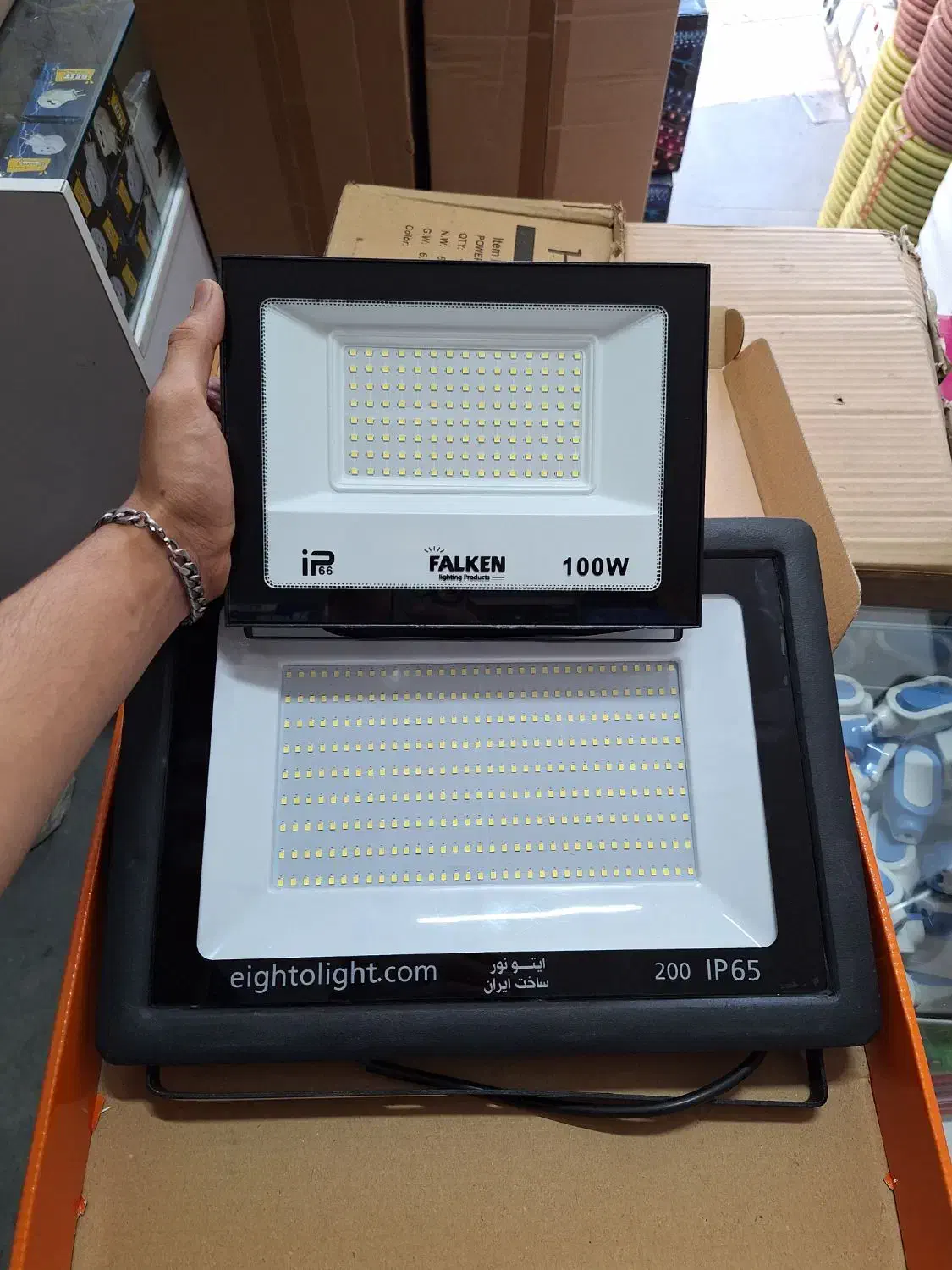 پرژکتور/پروژکتور۲۰۰ وات ۱۰۰ وات ۵۰ وات زیر قیمت|لامپ و چراغ|کرج, حصارک بالا|دیوار