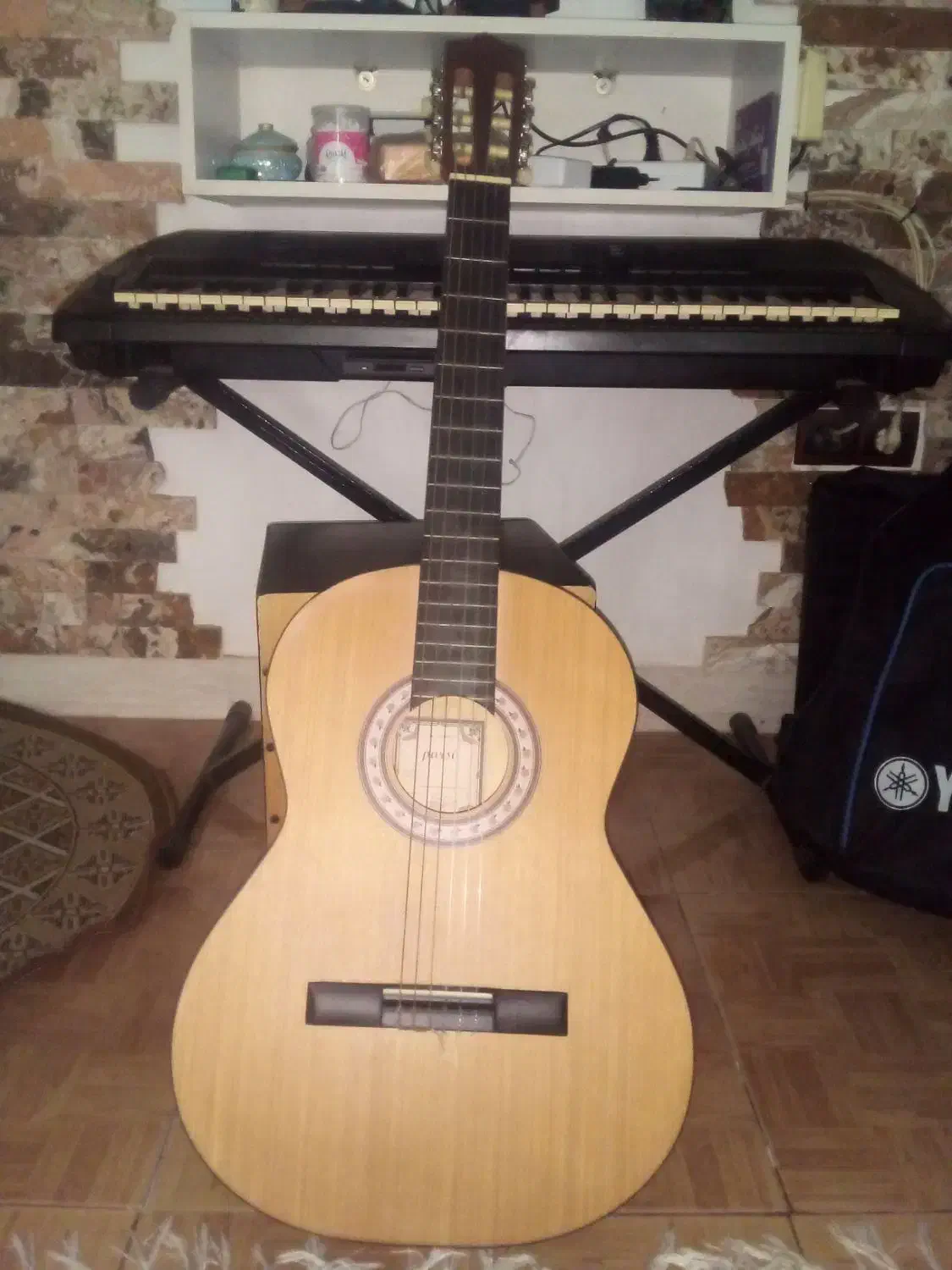 ۲ عدد گیتار به همراه کیف|گیتار، بیس، امپلیفایر|رشت, آزادگان|دیوار