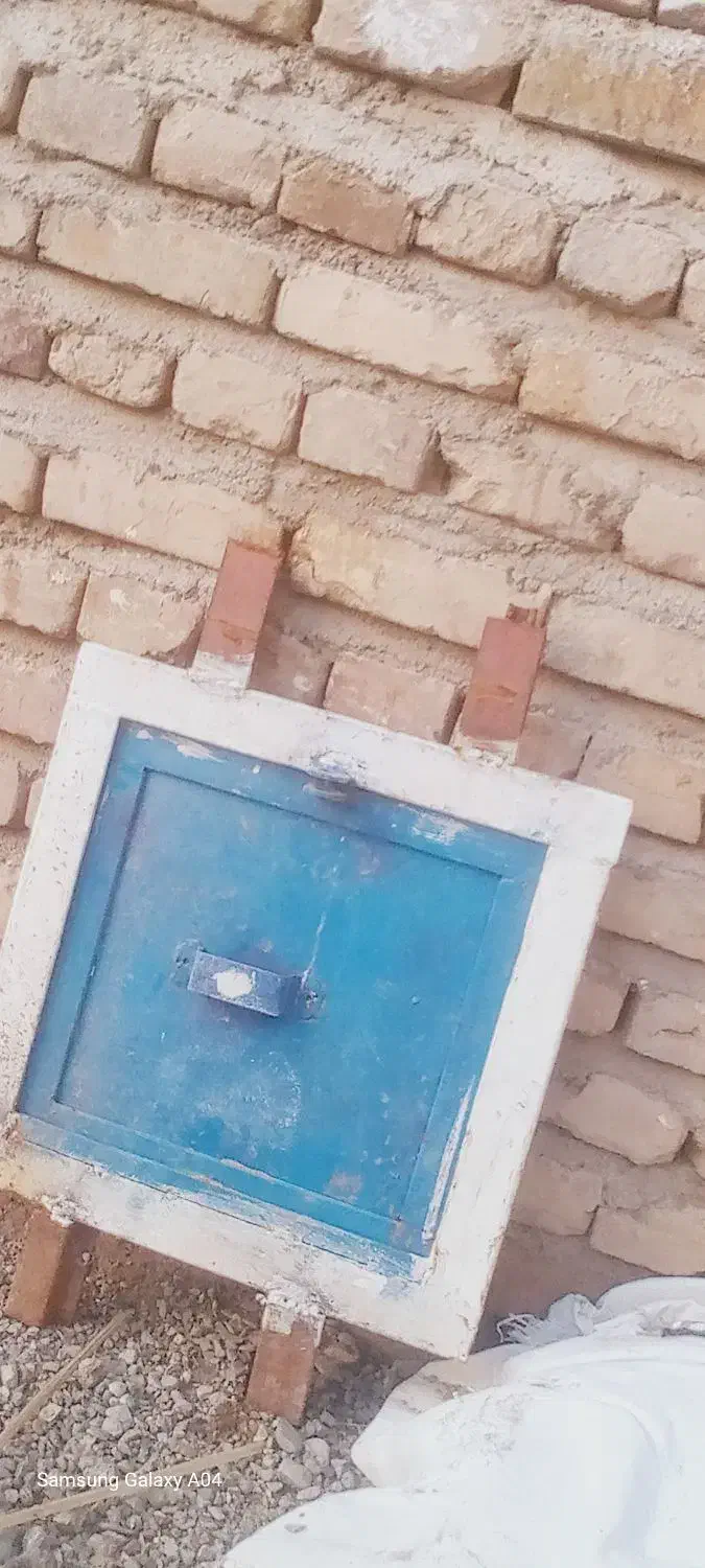 در اغول|پرنده|بمپور, |دیوار