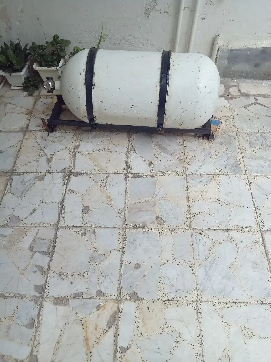 یک عددمخزن کاز و یک عدد موتور فن|قطعات یدکی و لوازم جانبی|رشت, دیانتی|دیوار