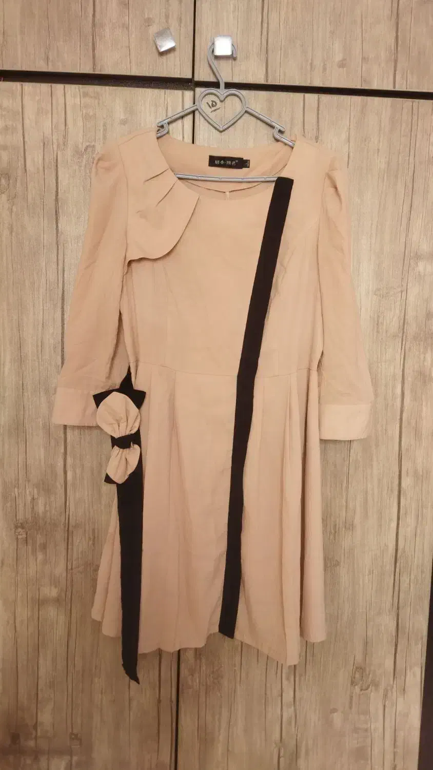 لباس مجلسی|لباس|شاهین‌شهر, فدک|دیوار