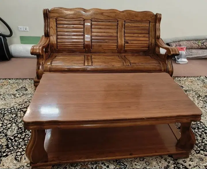 مبلمان مالزی چوبی خارجی خط و خش دارد|مبلمان خانگی و میز عسلی|تهران, آجودانیه|دیوار