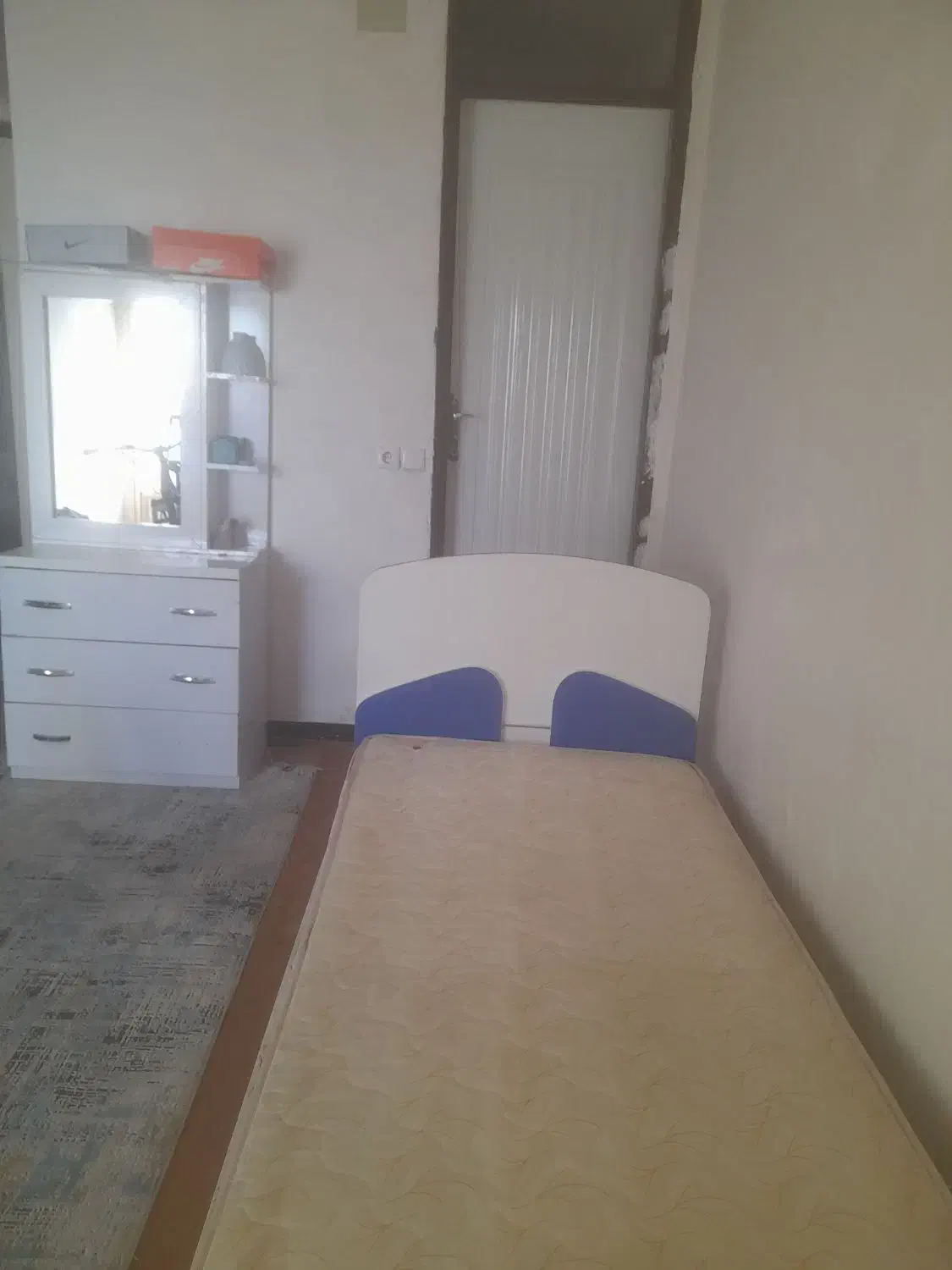 تخت خواب ومیزآرایش|تخت و سرویس خواب|اهواز, کوی مهدیس|دیوار