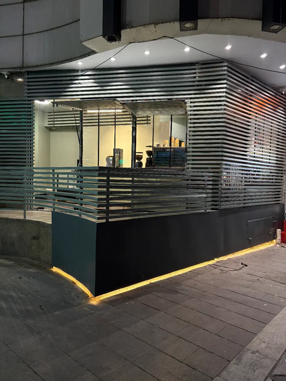 استخدام باریستا|استخدام خدمات فروشگاه و رستوران|تهران, لاله زار|دیوار