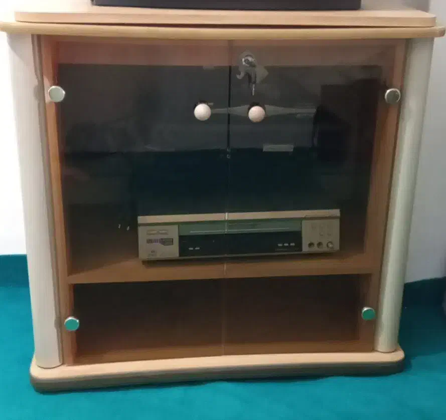 تلویزیون و میز تلویزیون|تلویزیون و پروژکتور|رشت, خمیران زاهدان|دیوار