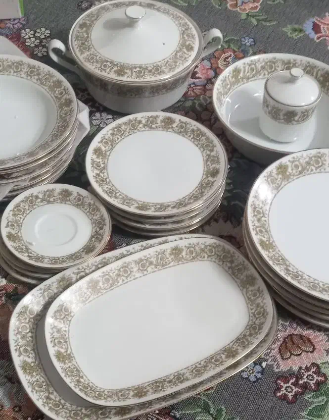 ظروف چینی ۶نفره|ظروف سرو و پذیرایی|بروجرد, |دیوار