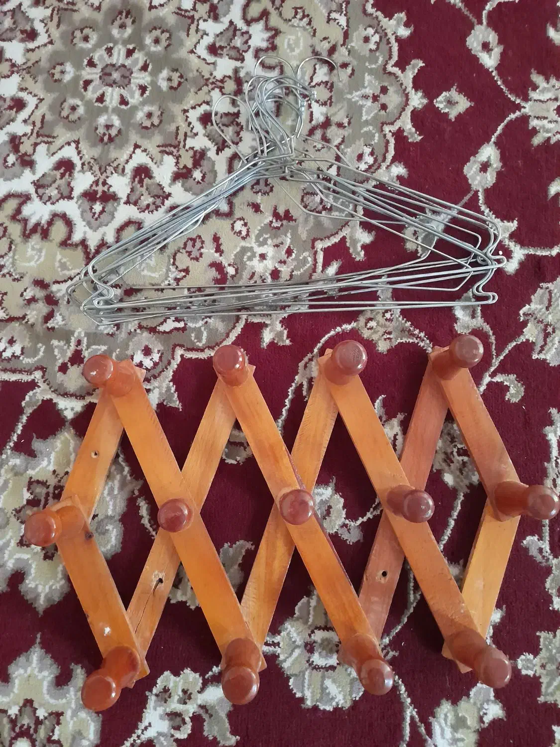 چوب لباسی قدیمی آکاردئون و فلزی|بندرخت و رخت‌آویز|بندر ماهشهر, |دیوار