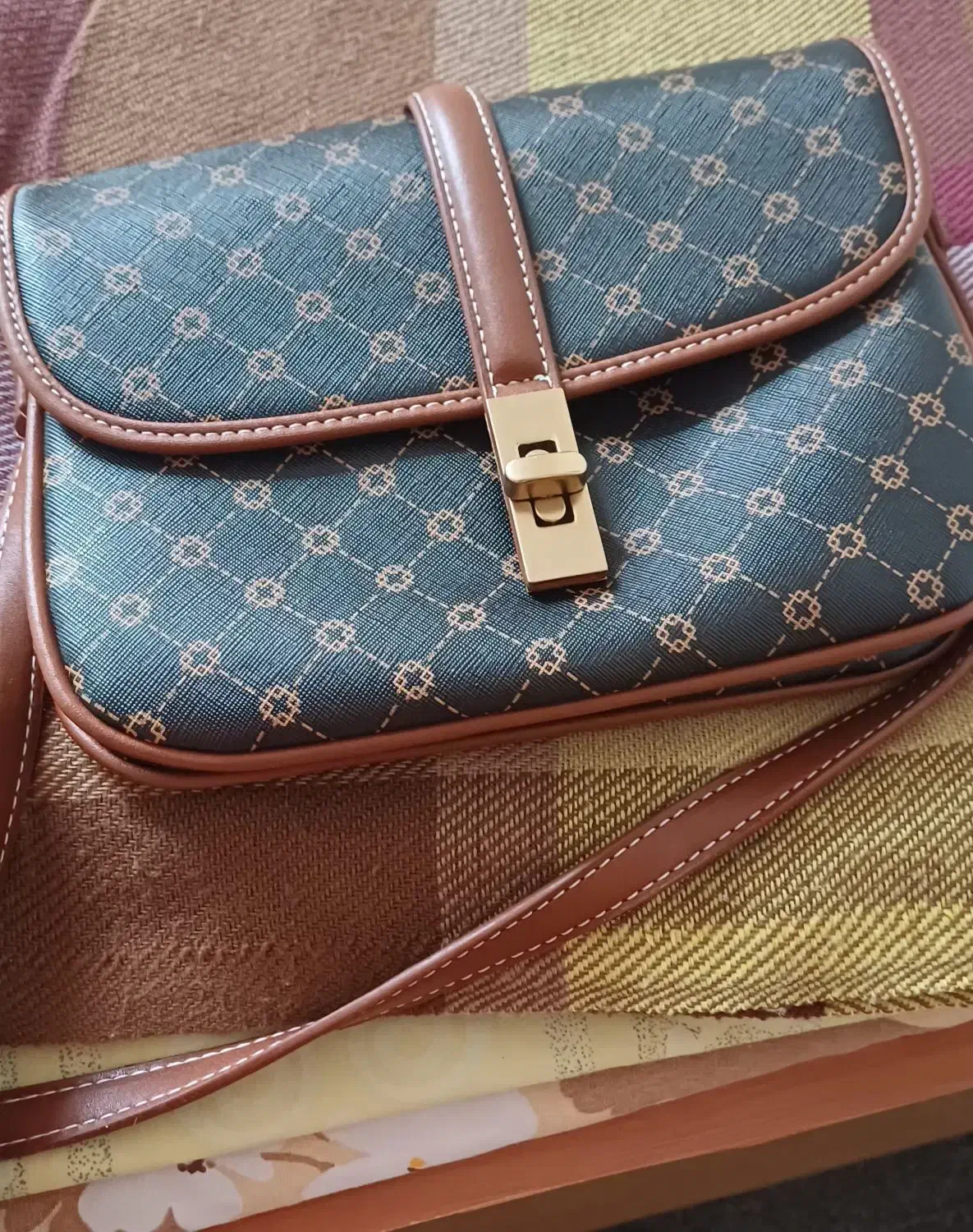 کیف برند sussan استرالیا هستش|کیف، کفش، کمربند|ساری, |دیوار